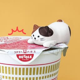 ふたをぎゅっと押す猫ホルダー 1